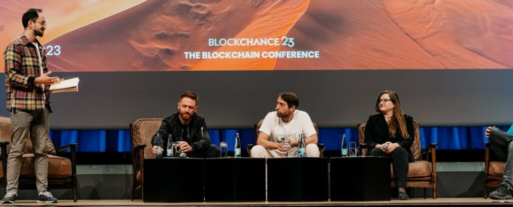 Eric moderating a talk with Piers Ridyard, CEO of Rdx.Works, Fabian Vogelsteller, Chief Architect of LUKSO, Sarah Lopez, CEO of Kaleido und Bill Laboon, Head of Education at Web3 Foundation at Blockchance 23.